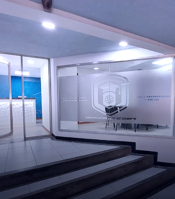 Fachada e instalaciones del Centro Académico de Oriente